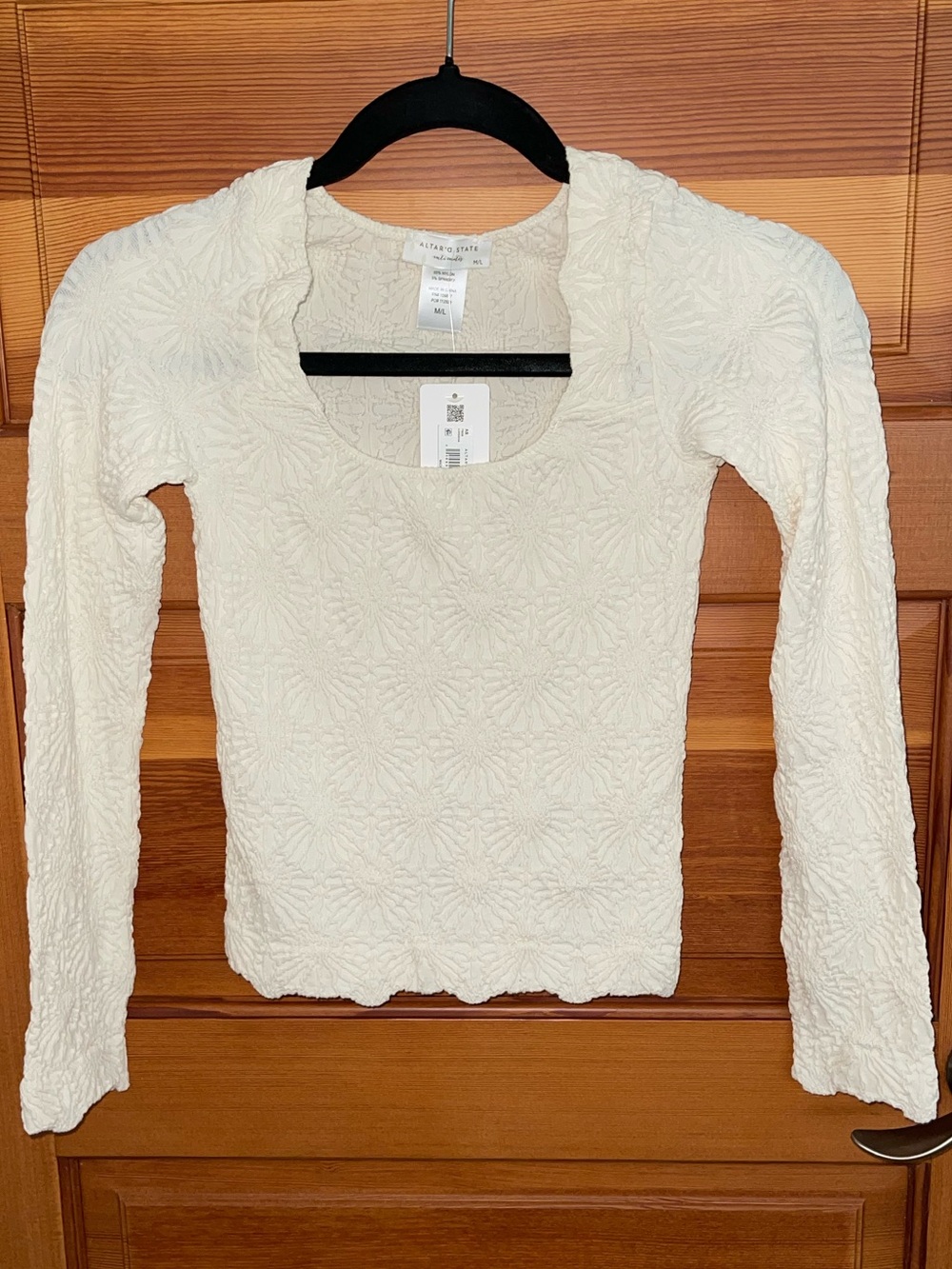 Altar'd State Cream Floral-Textured Long Sleeve Scoop Neck Top - M/L - NWT
